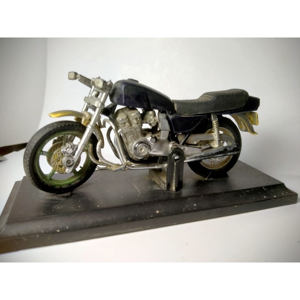 Diecast Maisto , Motor 1/18 Junk Loose