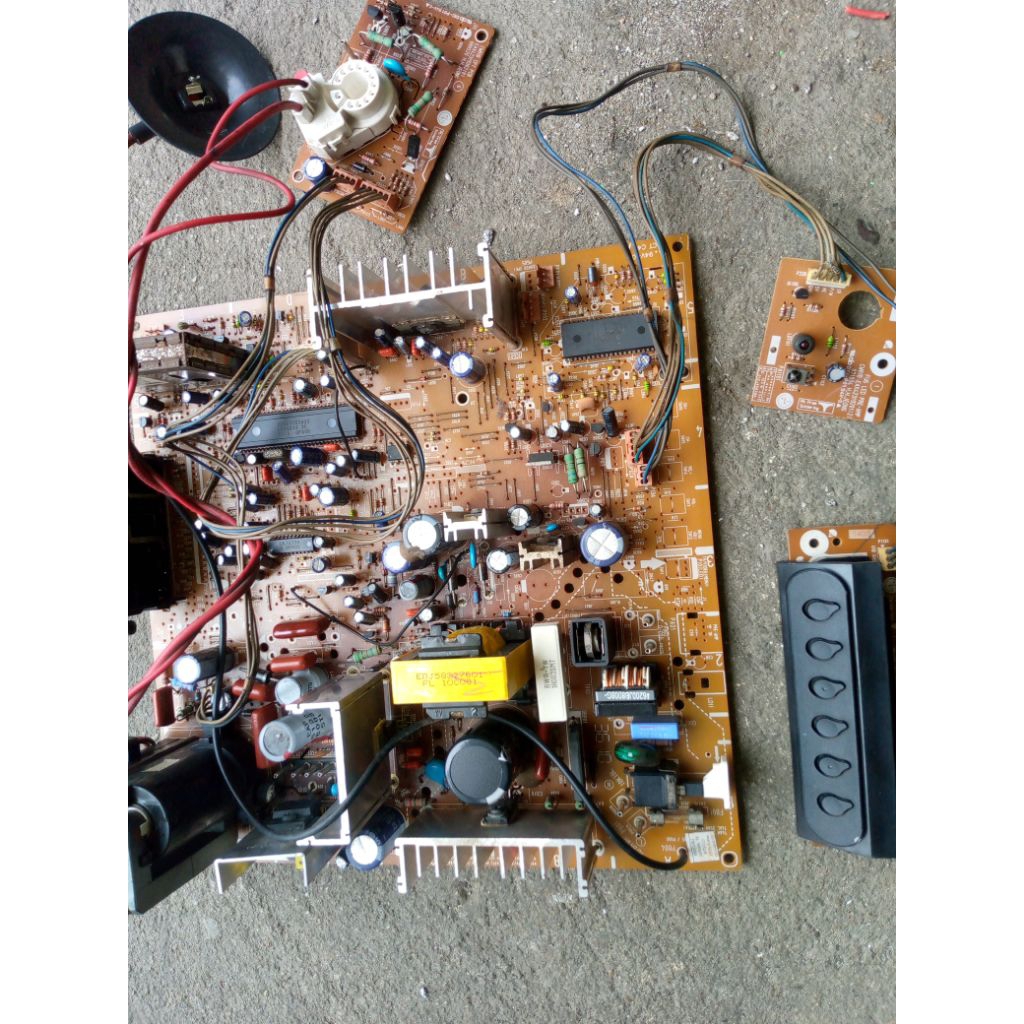 Mesin TV tabung slim 21inc merk LG,non EW, normal.