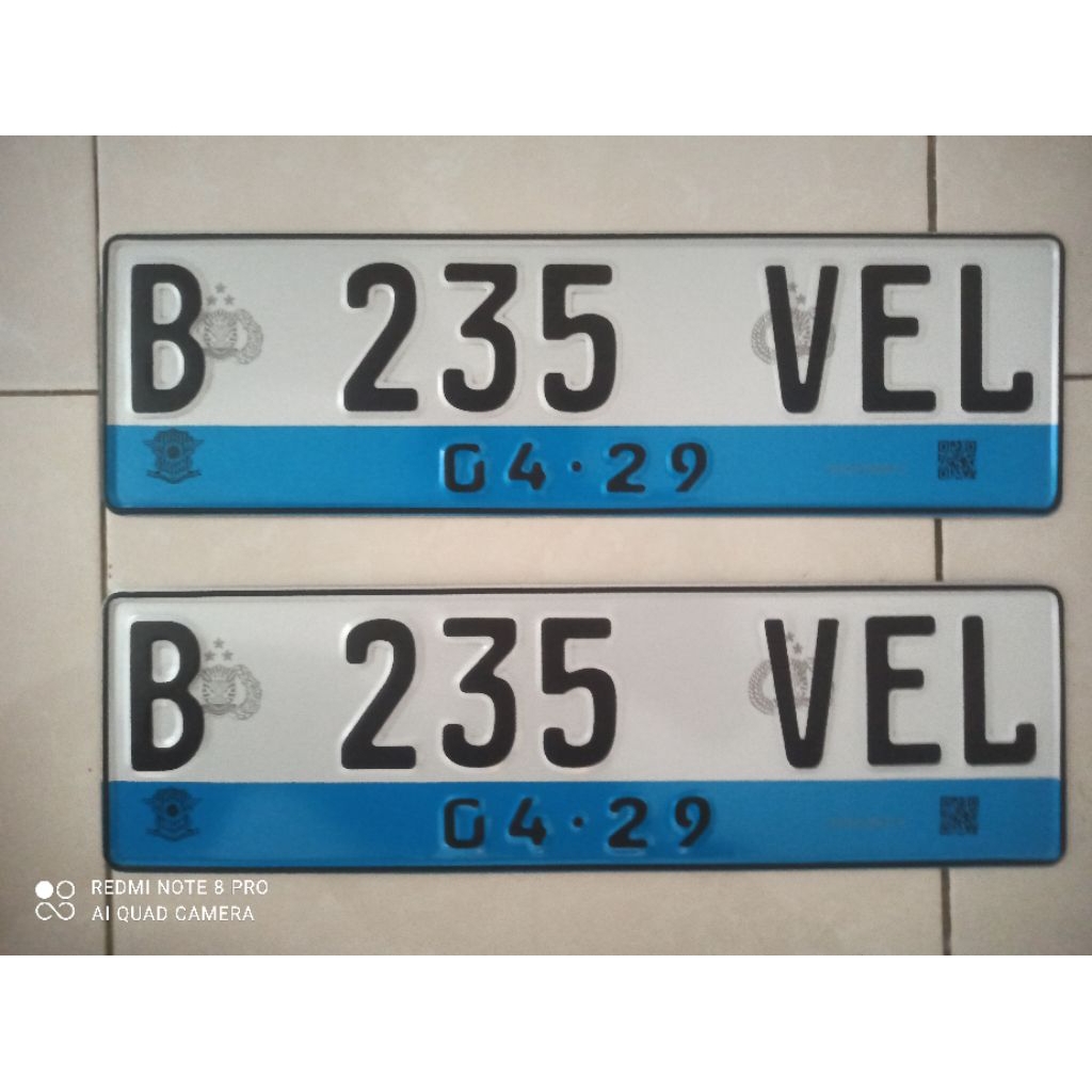 plat nomor mobil reflektif listrik