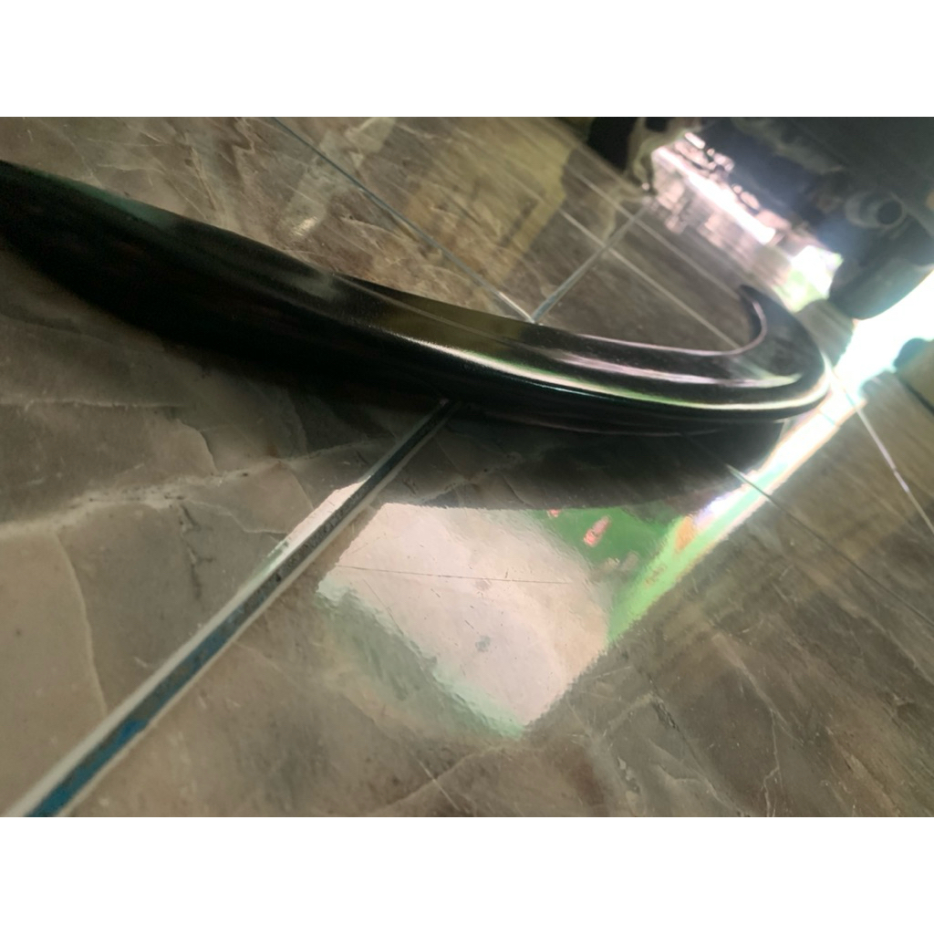 SPOILER DUCKTAIL MOBIL SEDAN