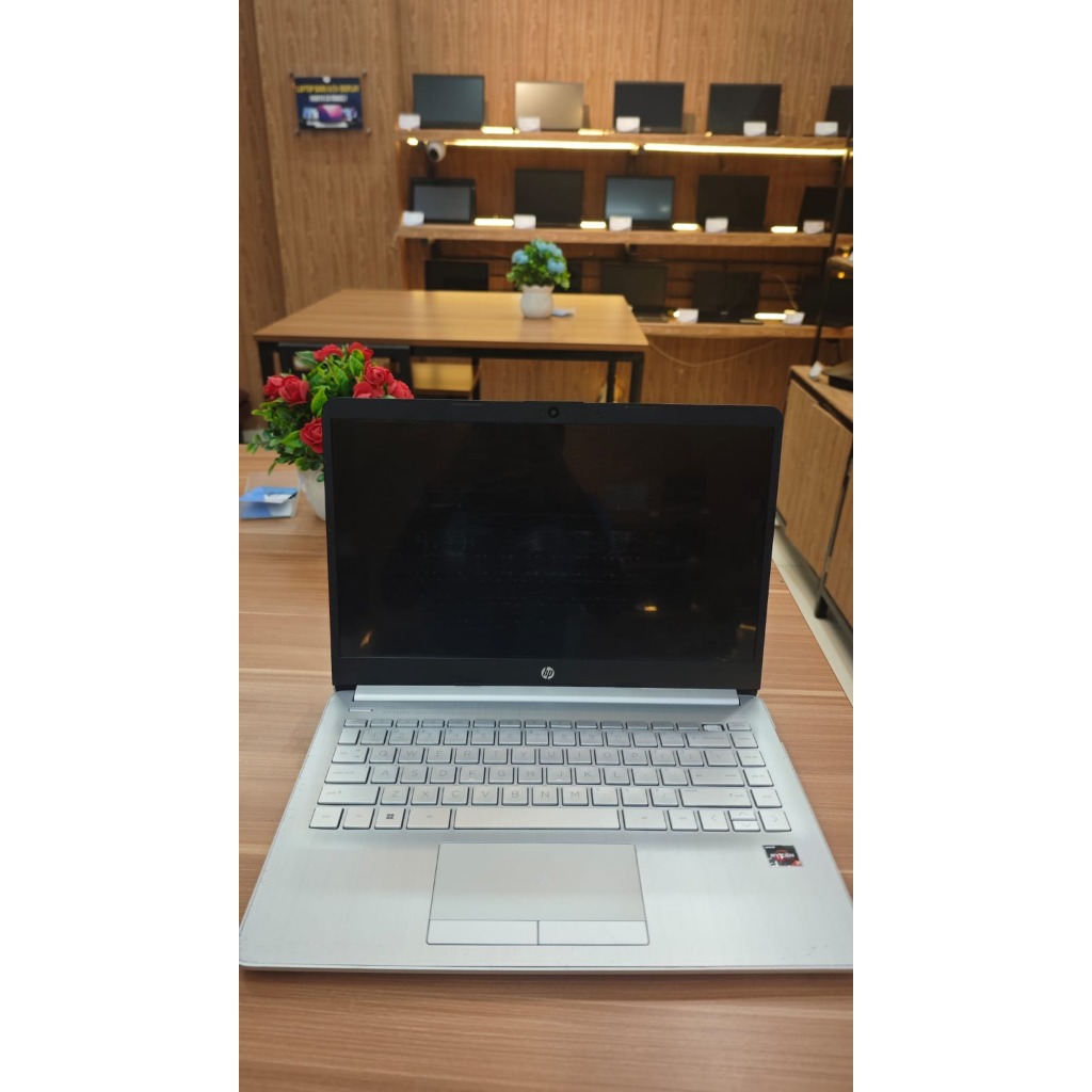 HP 14 AMD RYZEN 3 3250U AMD RADEON GRAPHICS 8/256GB