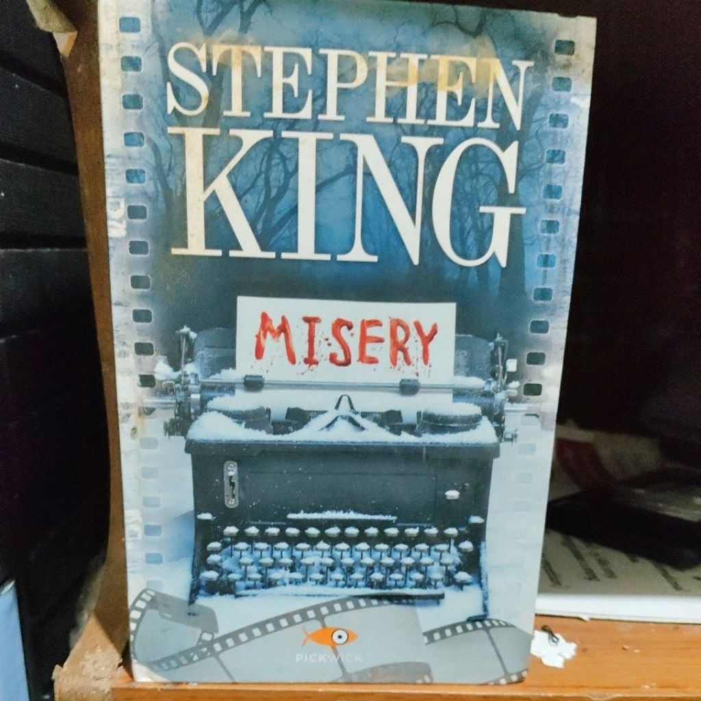novel karya Stephen King yang berjudul "Misery