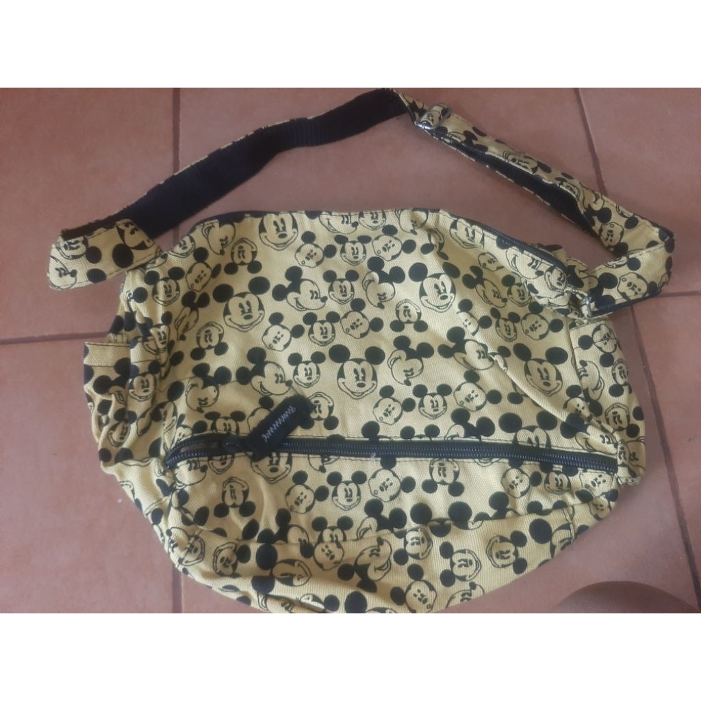 tas selempang mickey mouse