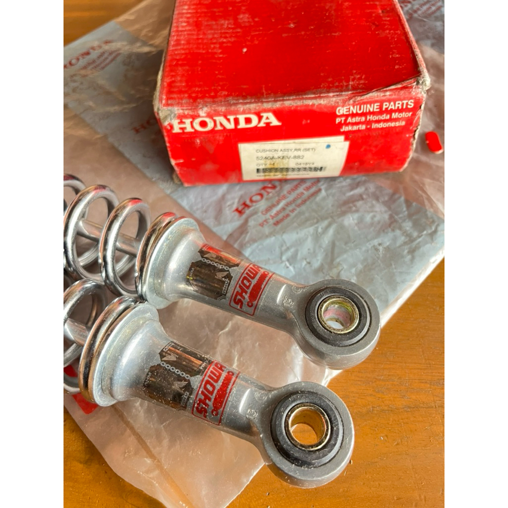 Shock Shockbreaker Belakang Honda Supra X 100 Lama 5240A-KEV-882 ORI
