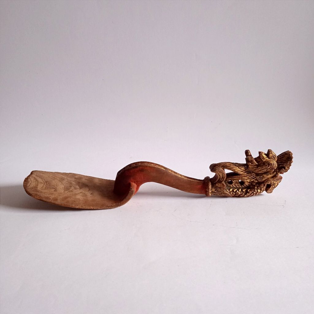 Antik Vintage Centong Nasi Peranakan Motif Naga Bahan Kayu Jati Ukir Warna Asli Lama Tua Layak Kolek