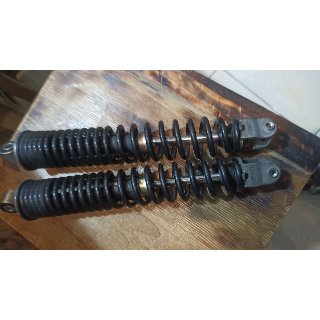 Shock belakang original copotan PCX CBU 153 Vietnam/Thailand kode KWN
