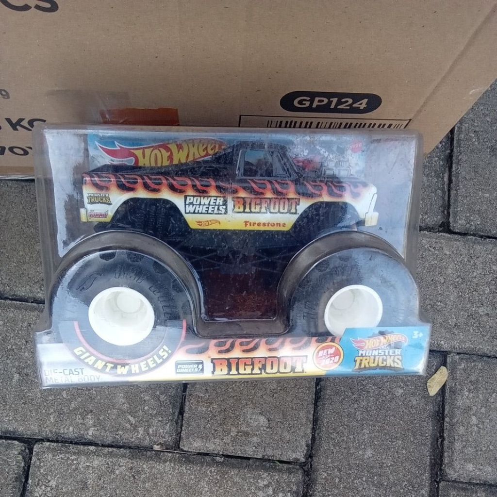 bigfoot monster trucks hotwheels skala 24