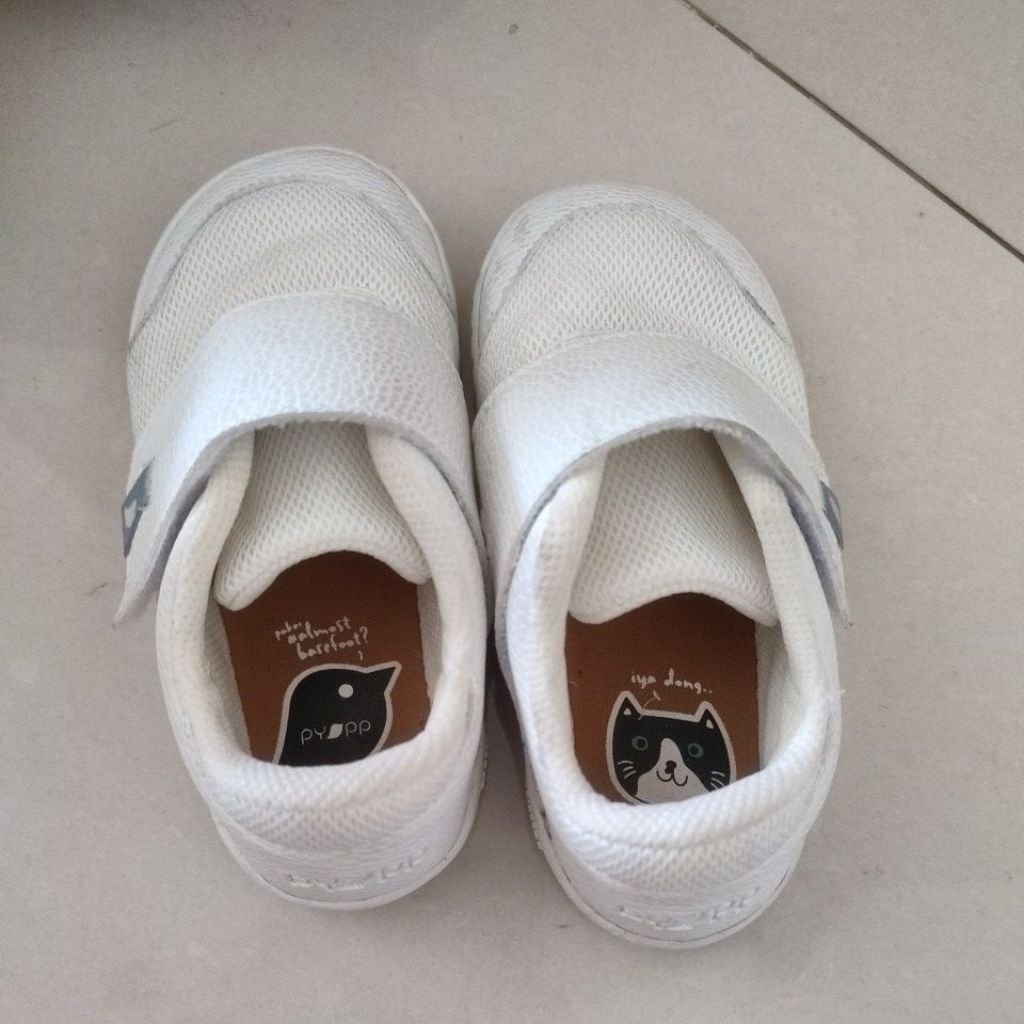 Preloved Pyopp Barefoot Sneakers