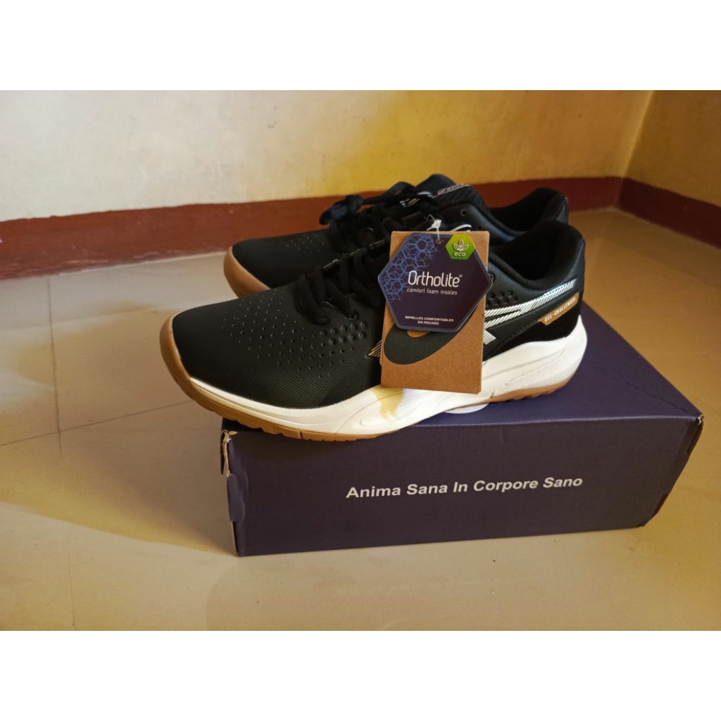 Sepatu olahraga pria padel