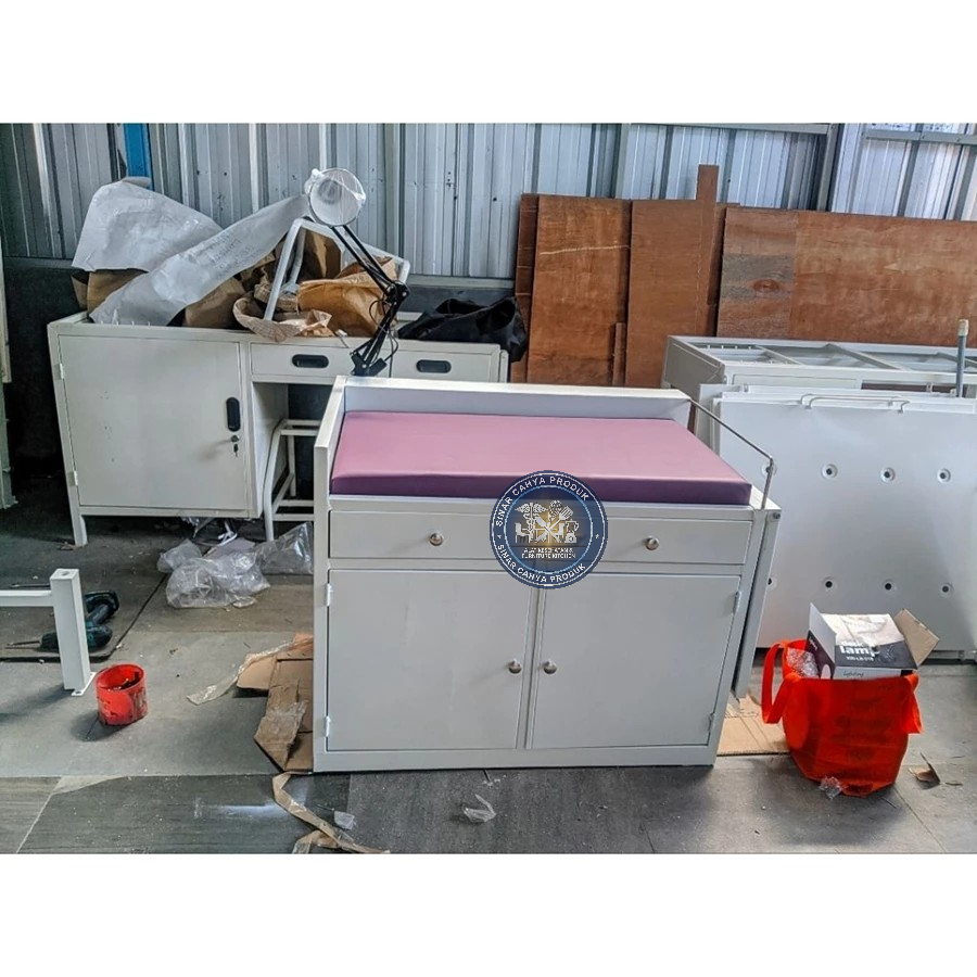 Meja resusitasi bayi + lampu / Meja resusitasi bayi besi / Meja resusitasi / Babytable besi