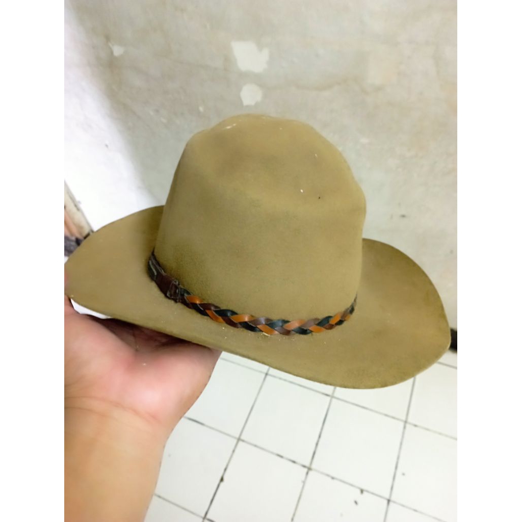 topi akubra second