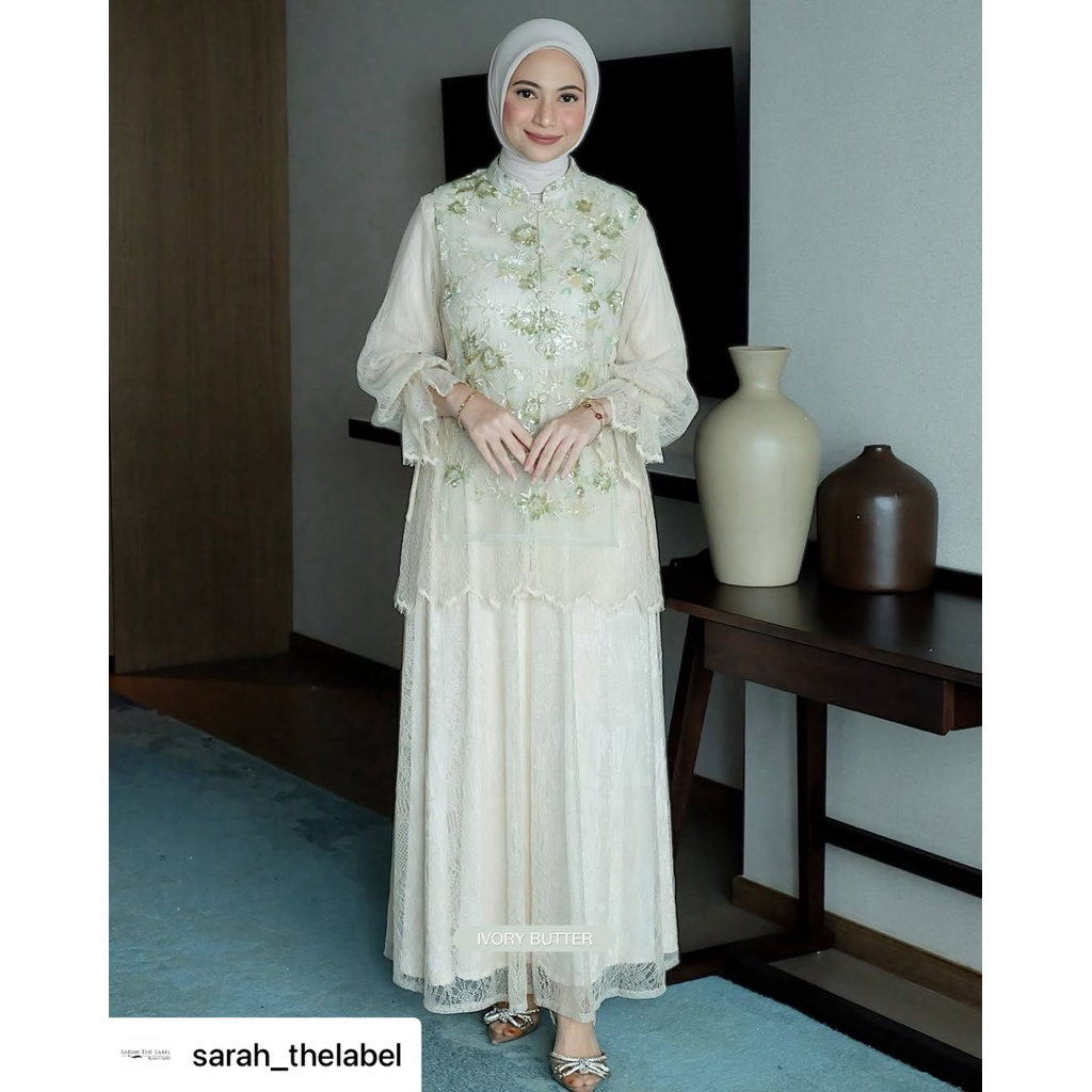 Naura blouse sarah the label