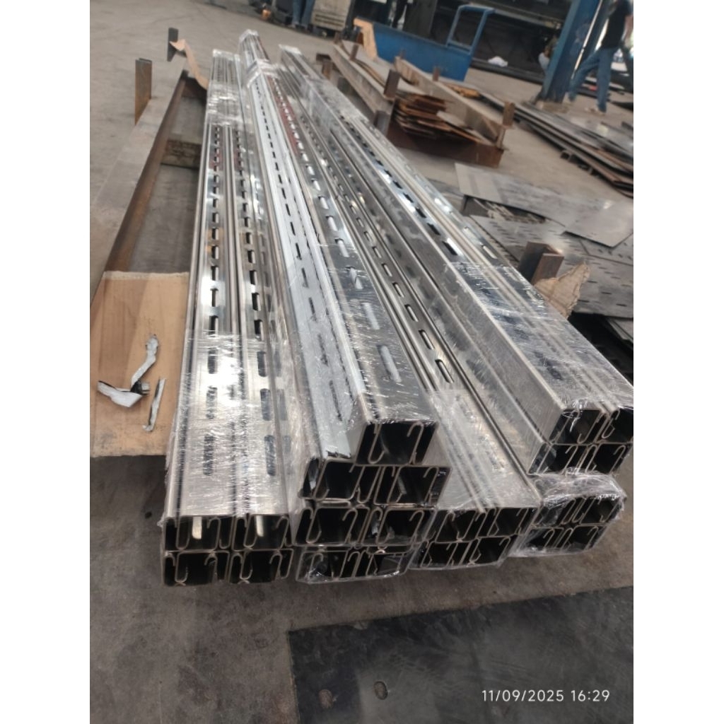 Unistrut Single Channel SS304 41x41x2mmx3000