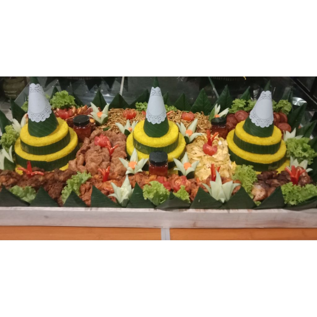 Tumpeng nasi kuning 50 orang