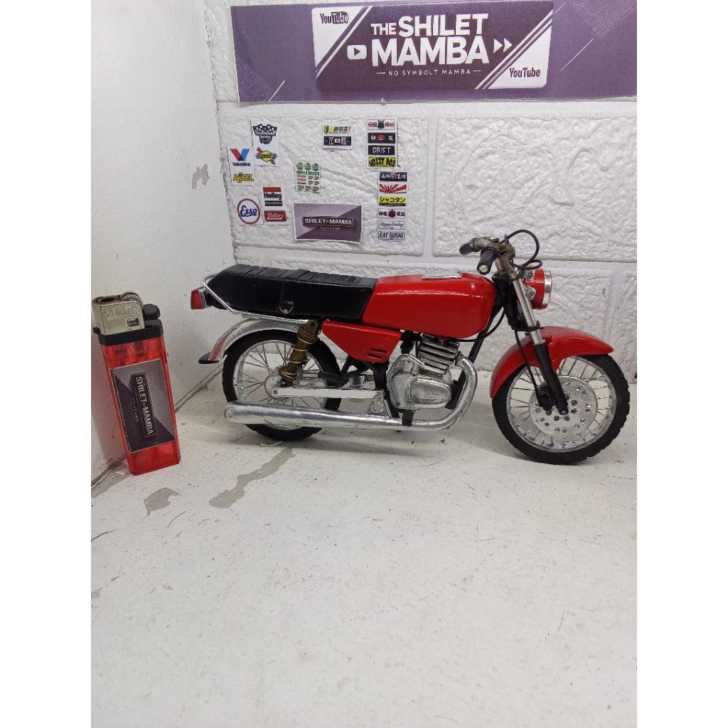 miniatur motor handmade GL 100 ,skala 1:12,pajangan & koleksi