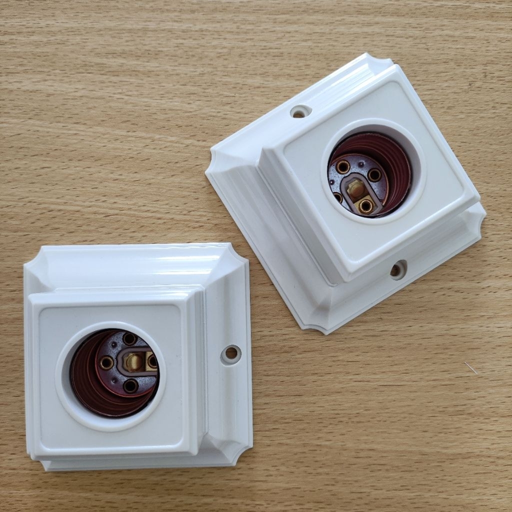 BROCO FITTING PLAFON 1210 / FITTING LAMPU PLAFON BROCO CREAM SNI