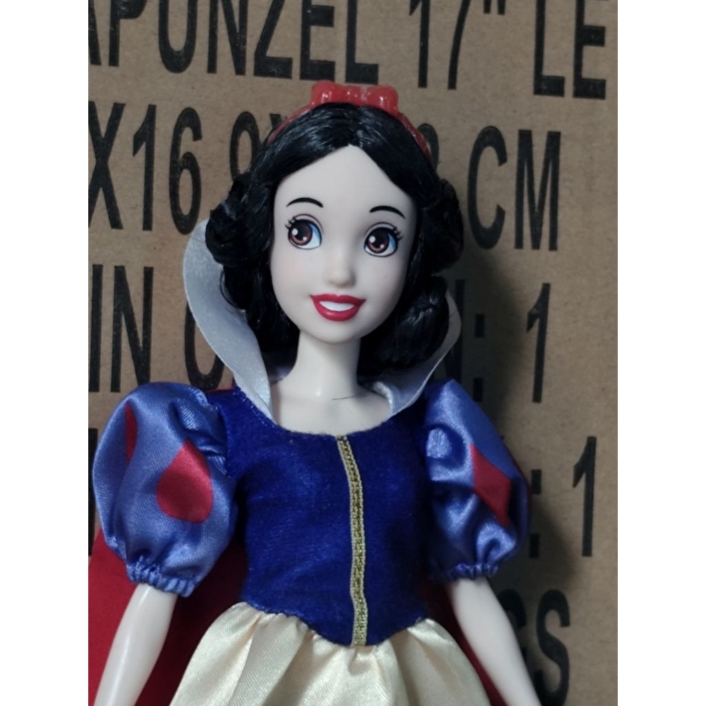 Disney Princess Barbie Snow White preloved doll