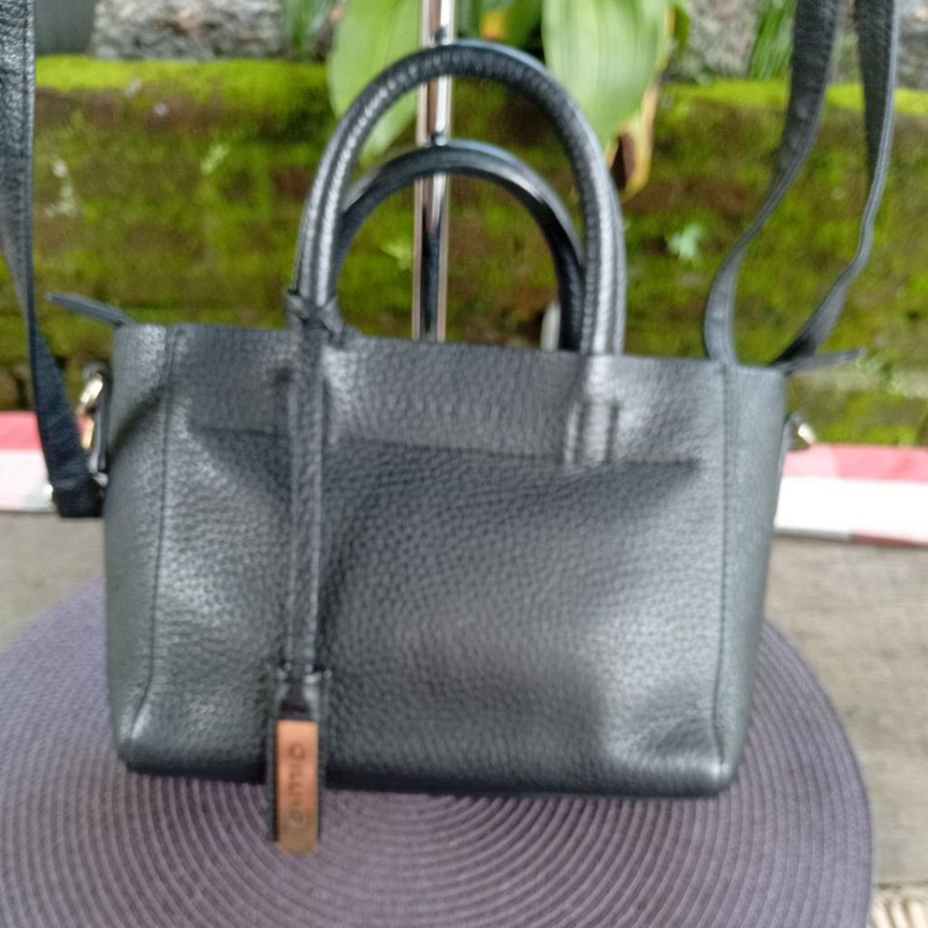 tas slempang, kulit sapi asli, masih bagus Gillivo