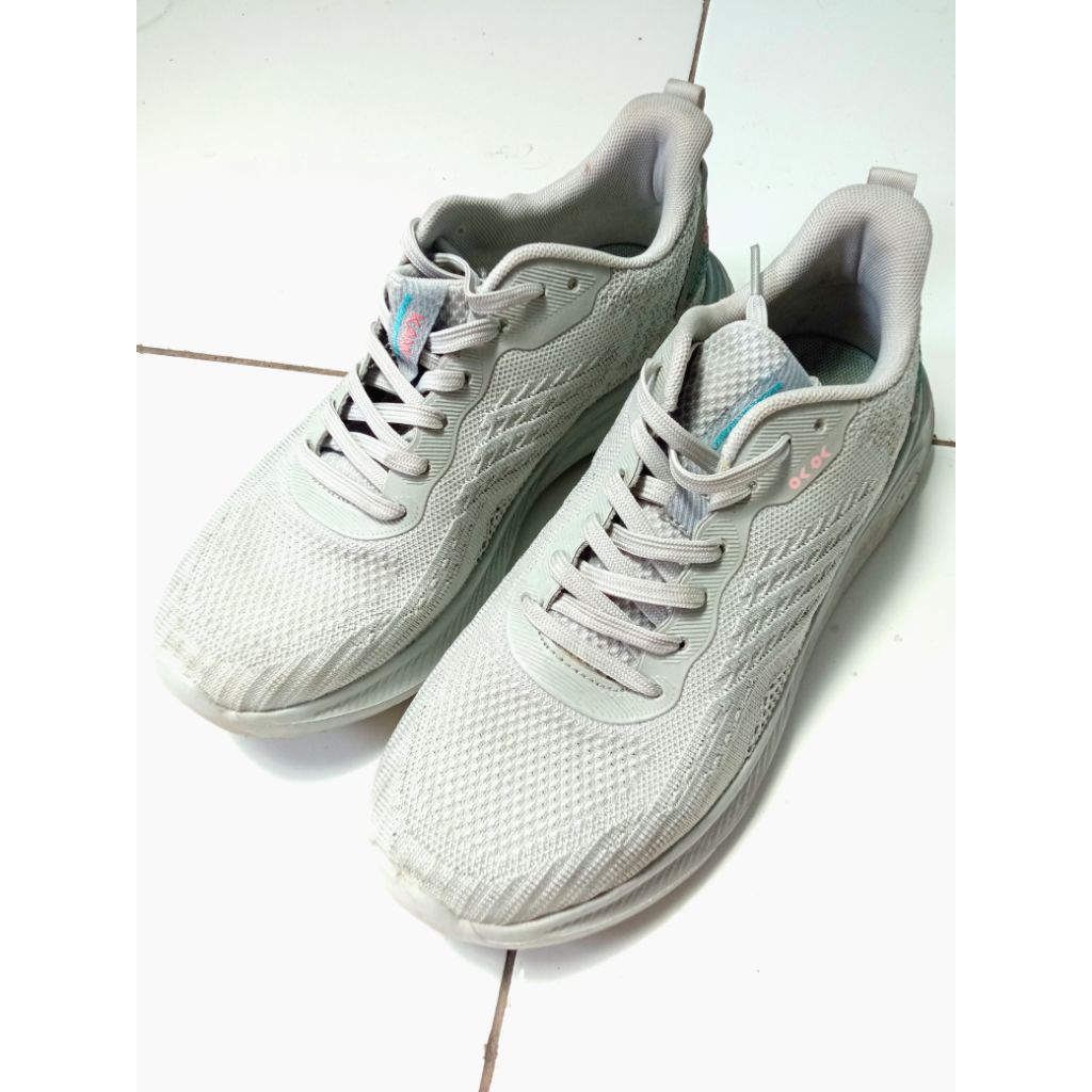 KANKY Yuga Ikebana Light Grey size 40 Sepatu Olahraga Wanita Cewek Rekomendasi dr Tirta