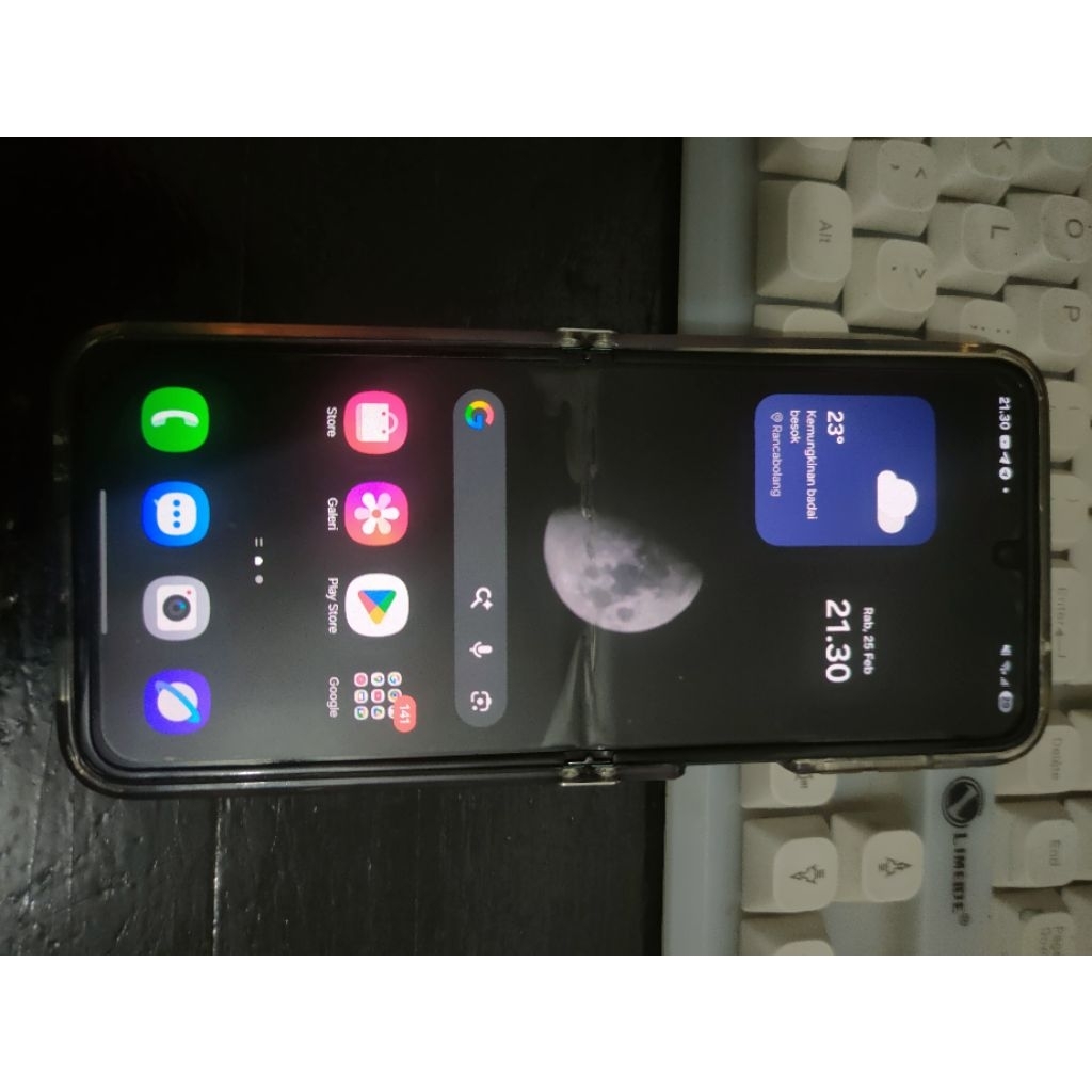 Samsung z flip3 bekas pemakaian