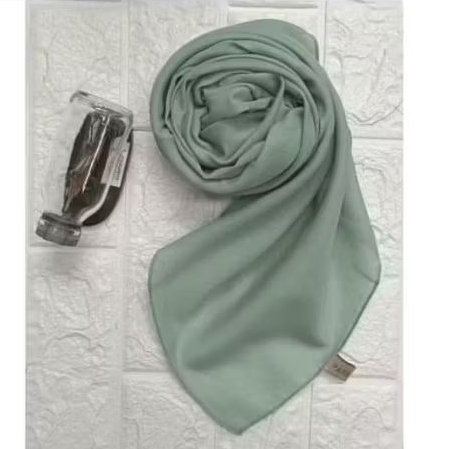 preloved kerudung segi empat warna sage