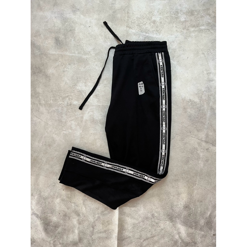 Trackpants button ellese tapped