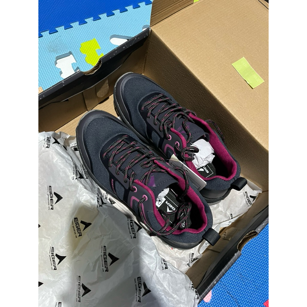 Sepatu Eiger Wanita GyrFalcon warna Magenta