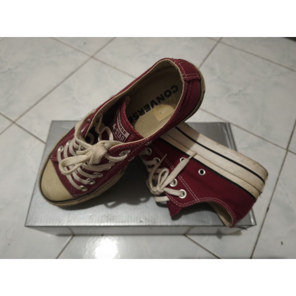 Sepatu Converse bekas