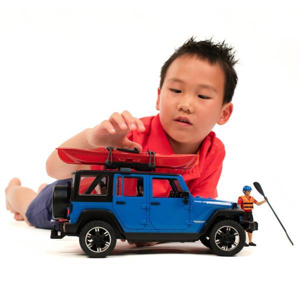 Bruder 2529 Jeep Wrangler Rubicon with Kayak and Kayaker - Mainan Miniatur Mobil & Perahu Kayuh