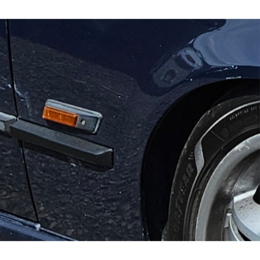 BMW E36 Side Body Molding Fender Depan