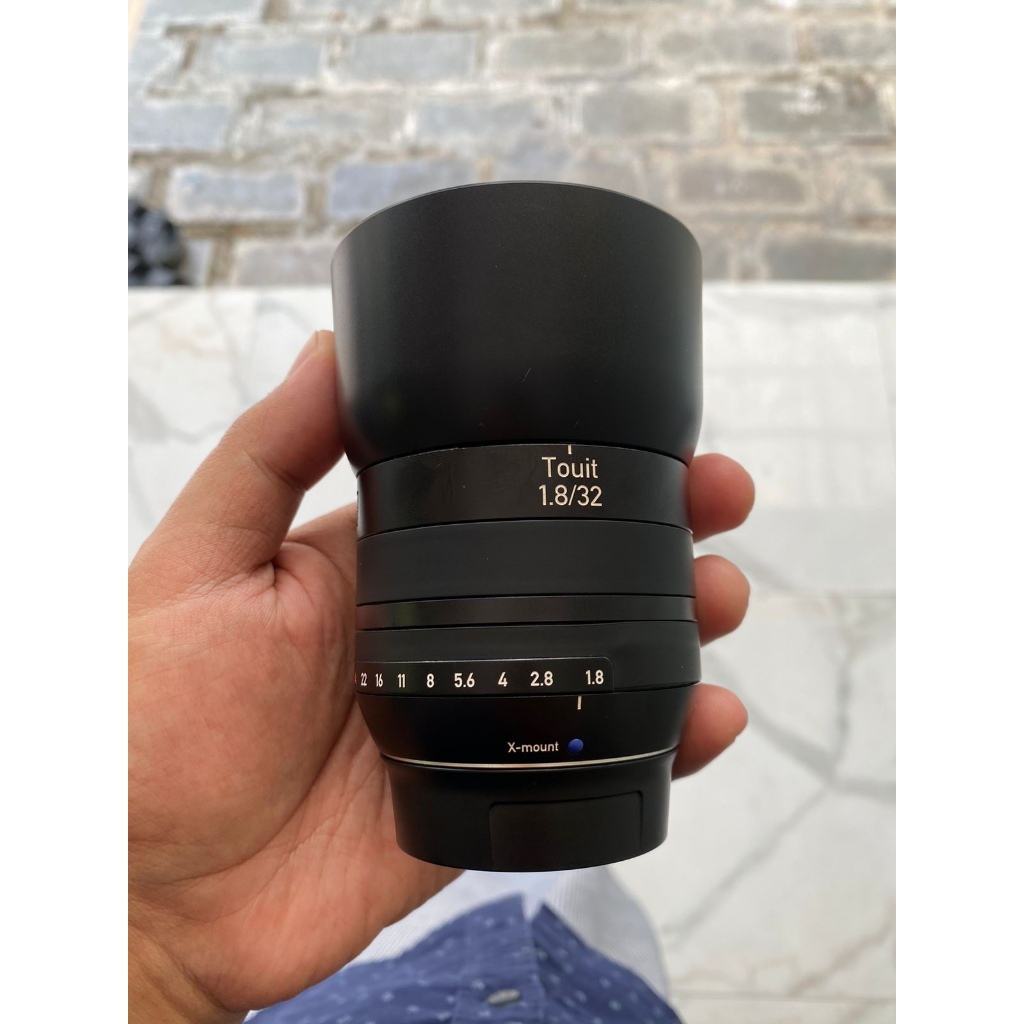 zeiss touit 32mm f/1.8 for fujifilm