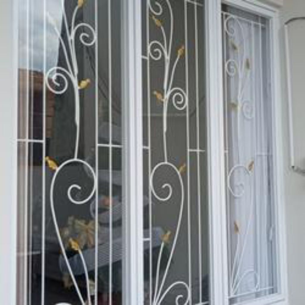 teralis jendela motip minimalis pengaman rumah anti maling, ukuran 150×48. besi kuat tahan lama... d