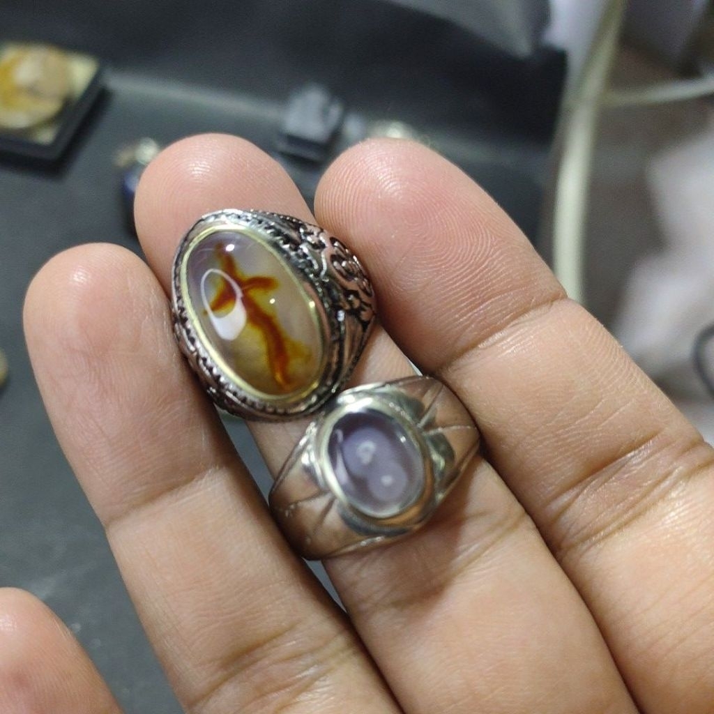 batu akik motif angka delapan dan keris