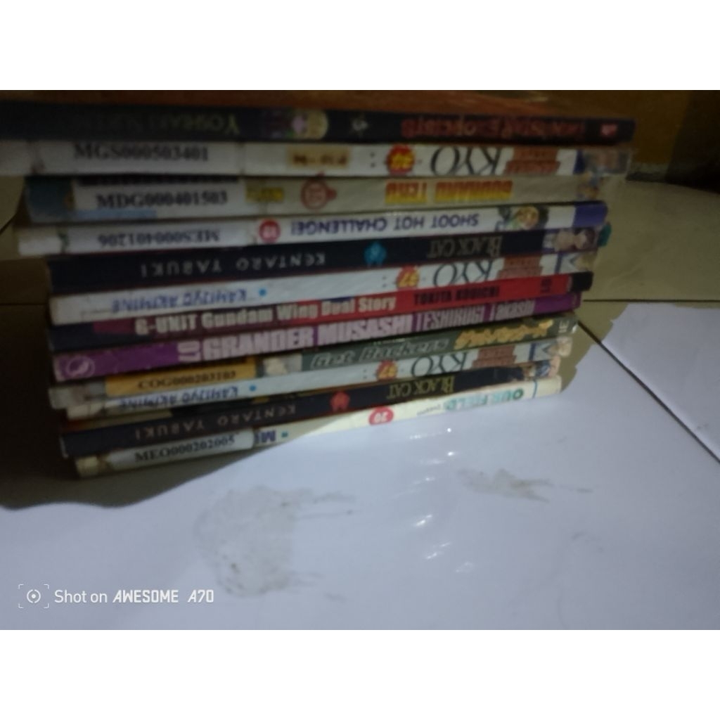 komik-komik random dengan banyak judul