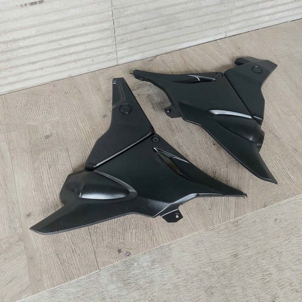 Cover tutup aki Honda Verza 150 ( Original - bekas copotan )