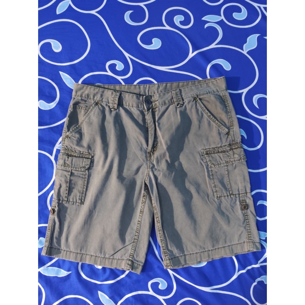Celana pendek UNIQLO cargo original second