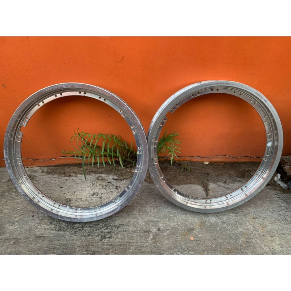 velg TMT 18 x 2.15