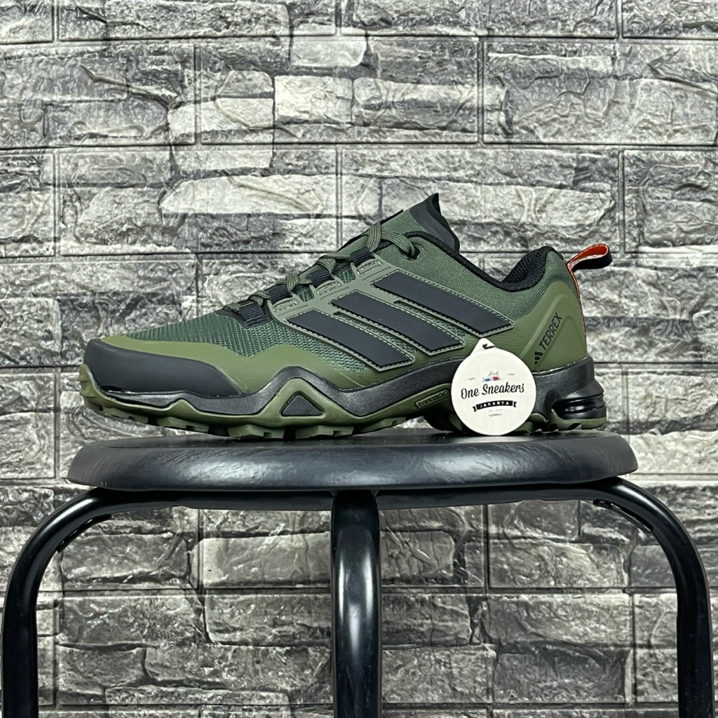 SEPATU HIKING ADIDAS TERREX SKYCHASER OLIVE