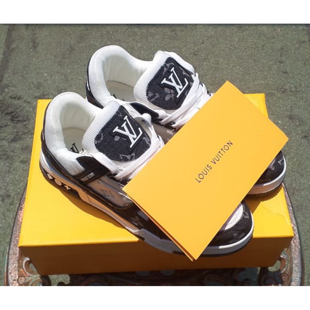 Louis Vuitton Sneakers Wanita Pria LV Trainer size 44