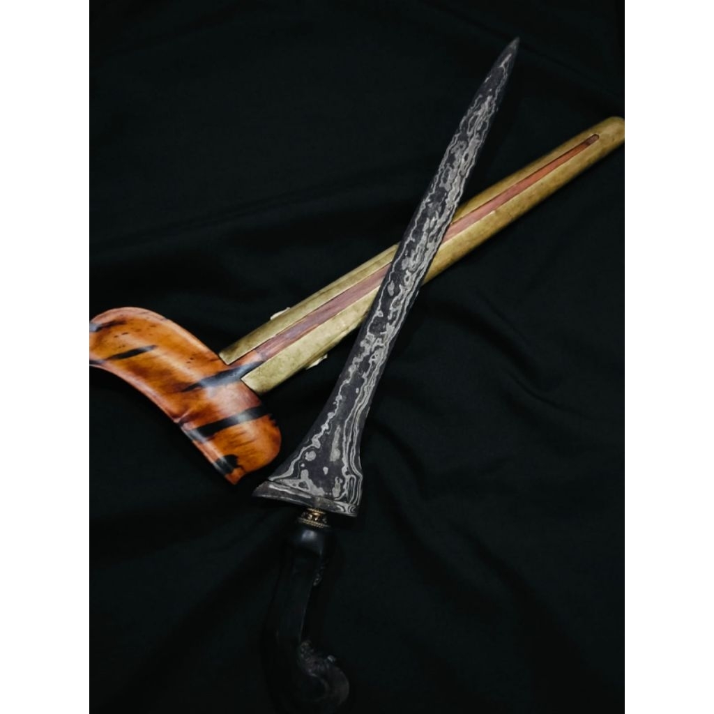 Keris Sepuh Brojol Pamor Udan Mas Tiban