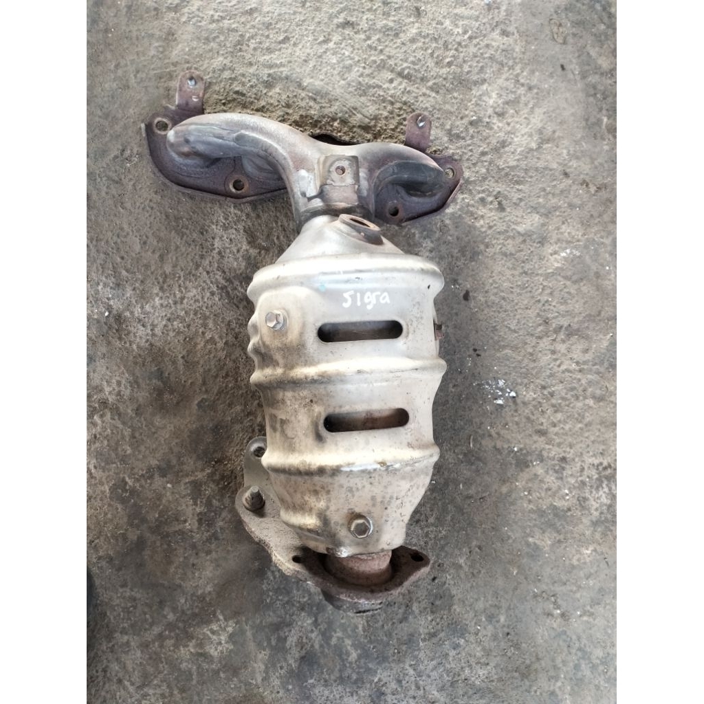 manipol kenalpot Sigra 1.2 (katalis manifol)