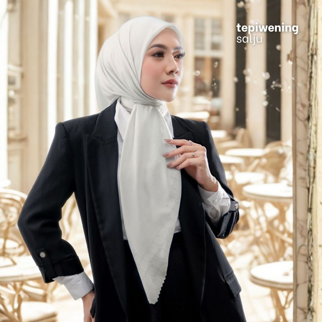 Wulang Narawangsa Hijab Segi Empat Tepiwening Putih Salju | Kerudung Segi Empat | Hijab Motif Segi E