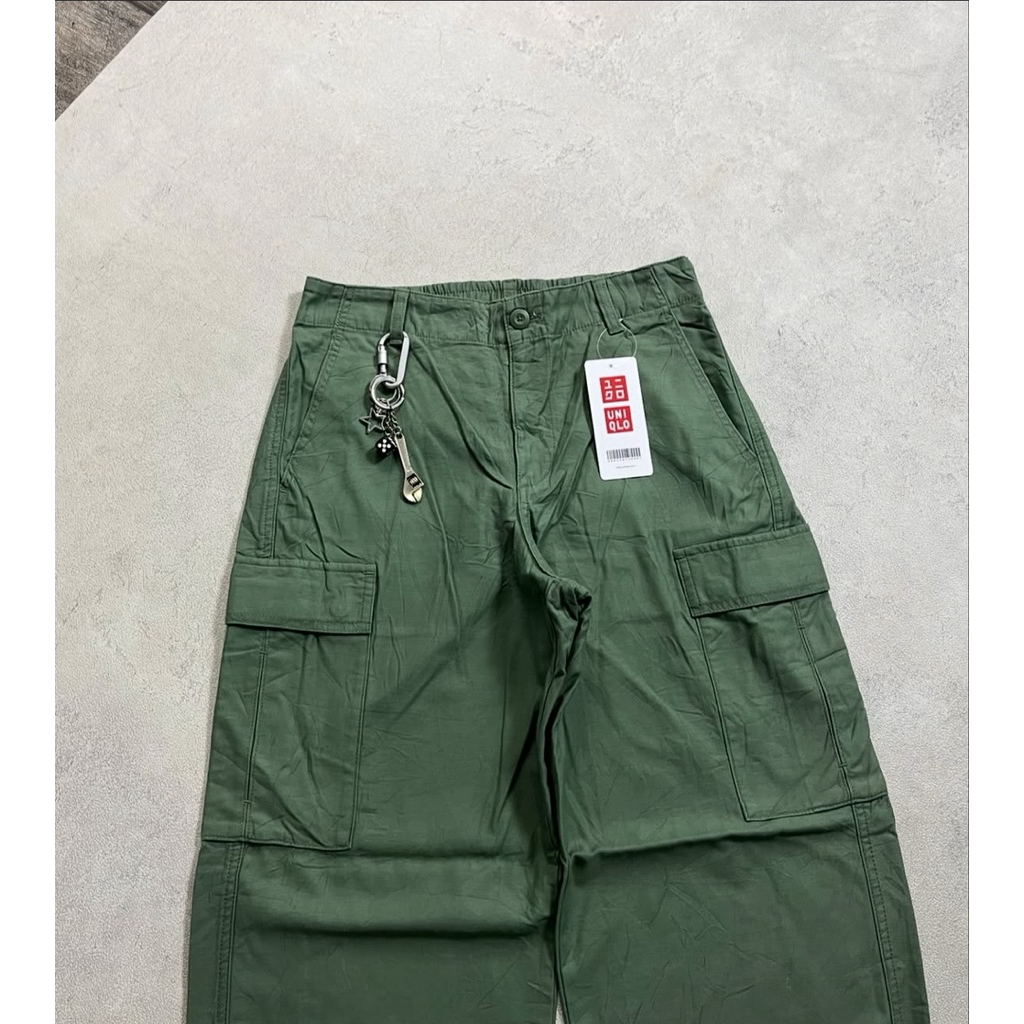 Celana Cargo Uniqlo Hijau Army