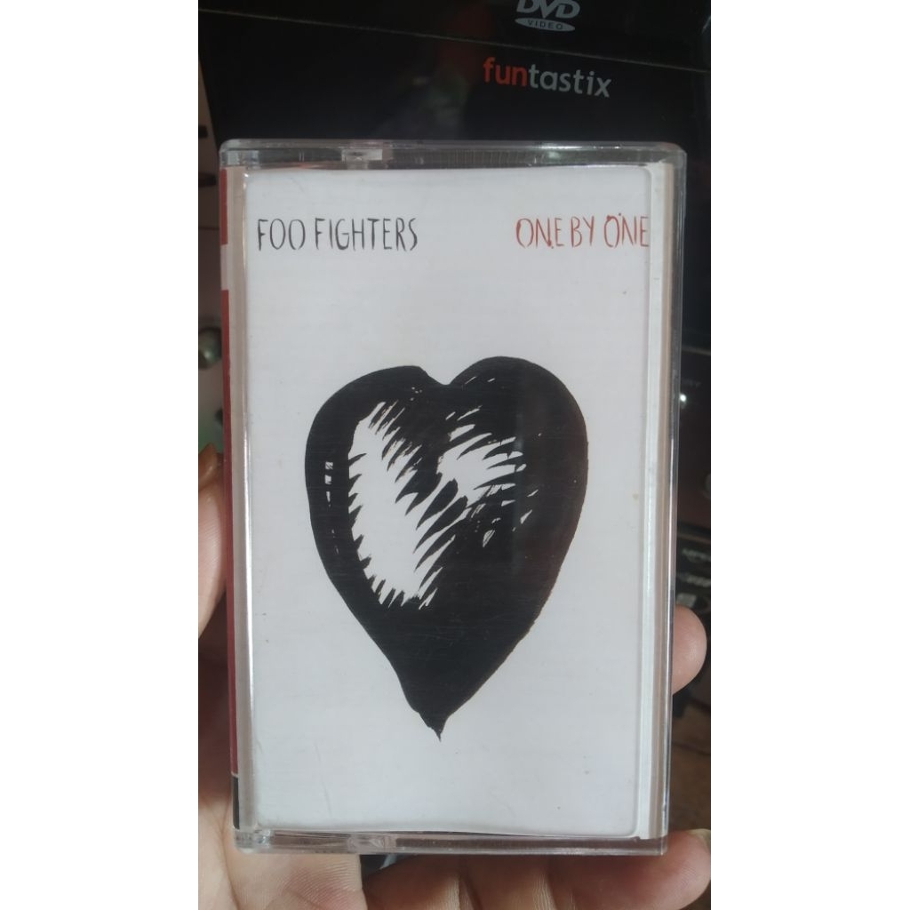 kaset pita foo fighters-one by one