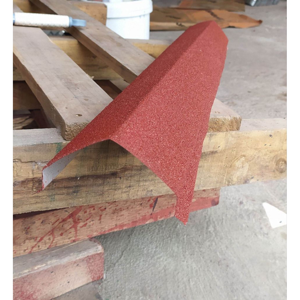 Nok/wuwung genteng metal pasir V tebal 0.35