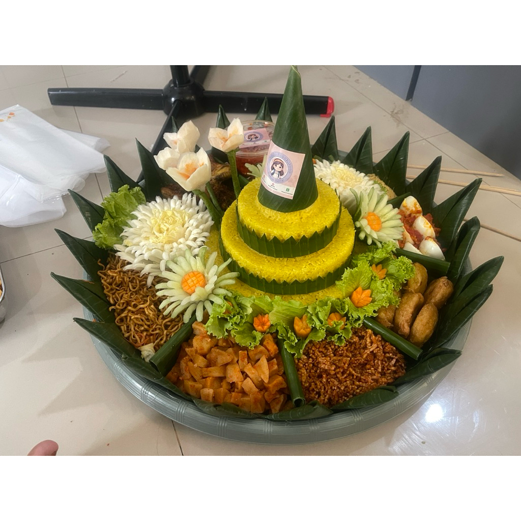 Nasi tumpeng 10-12 porsi