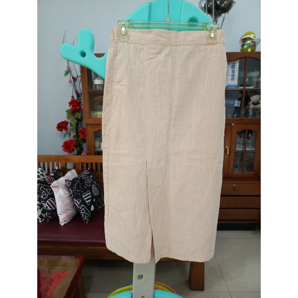 rok coklat muda wanita