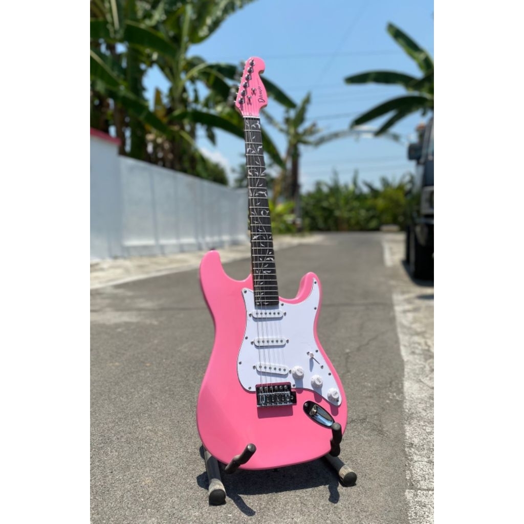 gitar elektrik difergio stratocaster flower pink