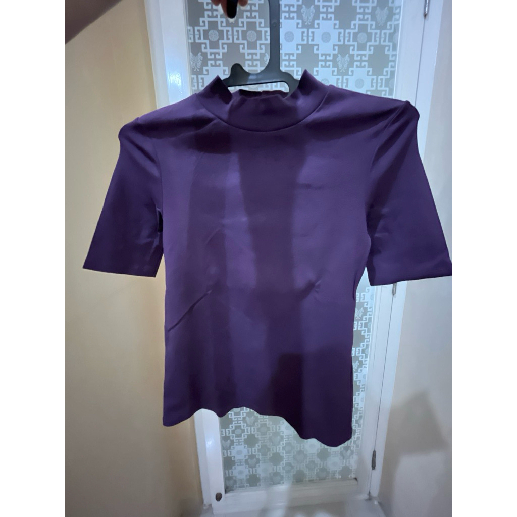 atasan uniqlo purple atasan kerah tinggi uniqlo atasan ungu baju uniqlo