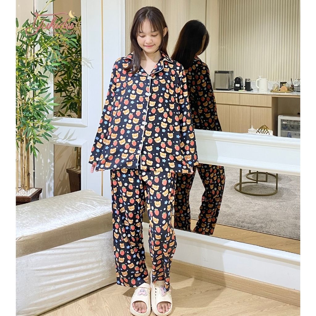 Yukidu Sleepwear Setelan Piyama Lengan Panjang Strowberry Rayon Premium